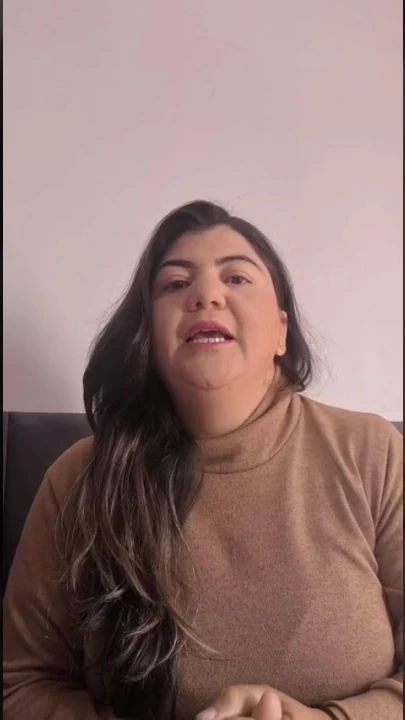 Cliente da consultoria gravando um depoimento em vídeo